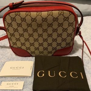 ***SOLD***EUC Gucci Camera bag